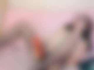 Live cam show with Bella_Hix - Living Room on crypto-cams