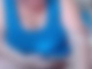 Live cam show with Antoniastars - Middle Aged on madthumbs
