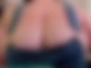 Live cam show with Anyi - HD on Camsoda