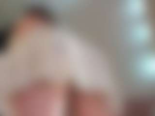 Live cam show with Ruth - Shaved Pussy on CamClone