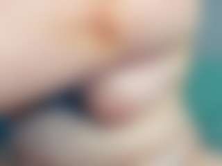 Live cam show with Ruth - Shaved Pussy on Milfs Live