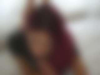 Live cam show with YourCarolinaaa - Living Room on StripNow