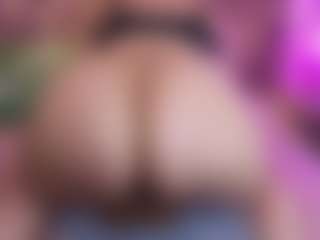 Live cam show with MiahJoness1 - Fingers on Strip Flash - Live Sex Shows