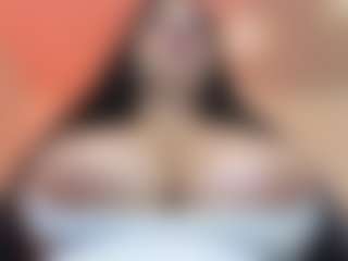 Live cam show with MiahJoness1 - Oil on CamSodaAdn