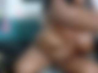 Live cam show with Livvy Kinka - Belly on liverealitysex.com