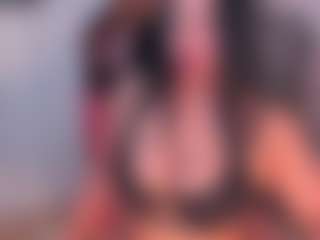 Live cam show with Arianna - Spank on TeamSkeetLive