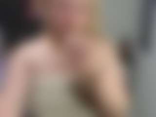 Live cam show with emperatrizmessy - Green Eyes on pussylord.com