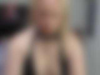 Live cam show with emperatrizmessy - Smoking on Camsoda