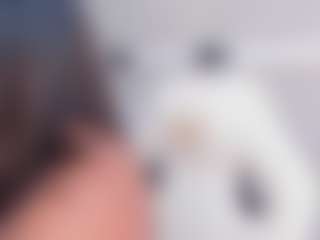 Live cam show with Julianna-Smith - Small Tits on live18s.com