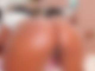 Spettacolo in cam dal vivo con Julianna-Smith - Spank Ebony su Camsoda