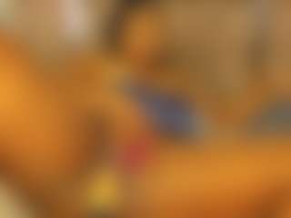 Live cam show with Julianna-Smith - Bikini on StripNow