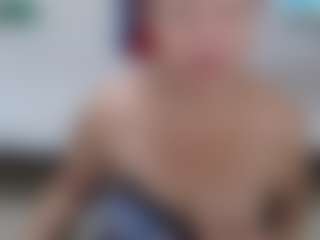 Live cam show with JENNIFER - Living Room on xxxlivecams.org