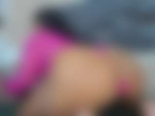 Live cam show with Melisa - Average on Camsoda