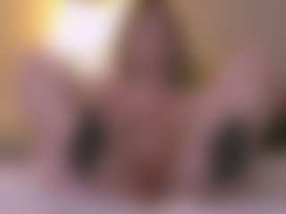 Live cam show with Serena - Camel Toe on Camming Site