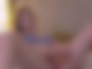 Live cam show with Serena - Camel Toe on liverealitysex.com