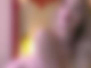 Live cam show with Serena - Camel Toe on Camsoda