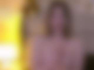Live cam show with Serena - Fingering on Gym Cam Girls