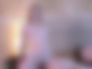 Live cam show with Serena - Camel Toe on Camsoda