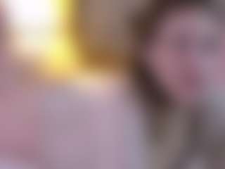 Live-Cam-Show mit Serena - Camel Toe auf Camsoda