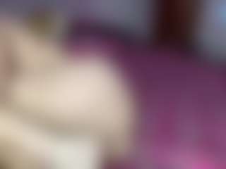 Live cam show with Daisy Love - Handjob on TeamSkeetLive