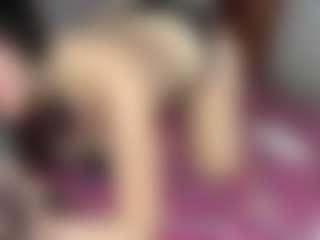 Live cam show with Daisy Love - Grey Eyes on livesuperchat.net