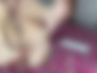 Live cam show with Daisy Love - Dirty Talk on Camming Site