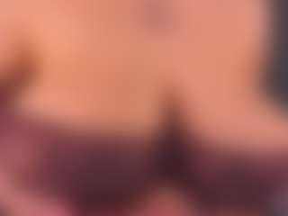 Live cam show with AnuricBriny - Petite on Milfs Live