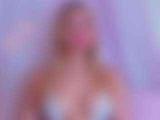 Live cam show with Miilla-Cooper - Blonde Hair on livesuperchat.net