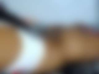 Live cam show with Francihot4 - Gagging on SxyPornLive
