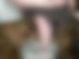 Live cam show with GoddessKing Adriane - Bedroom on AdultVida.com