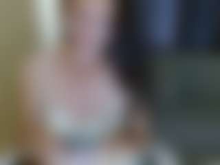 Live cam show with LindaErnestine - Bedroom on Chatstar