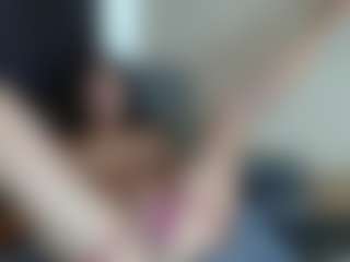 Live cam show with LindaErnestine - Living Room on sexylive.show