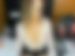 Live cam show with CATIAJONES - Brown Eyes Blonde Hair on Camsoda