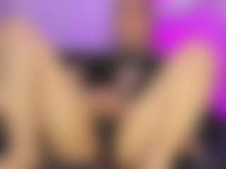 Live cam show with Sammy-Saenz - Average on Camsoda