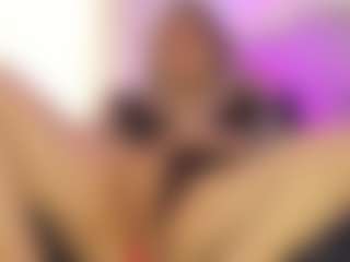 Live cam show with Sammy-Saenz - Average on StripNow