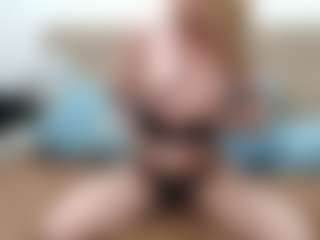 Live cam show with SopheyMoon23 - Kinky on Camsoda