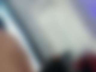 Live cam show with Alissa - Shaved Pussy on xxxlivecams.org