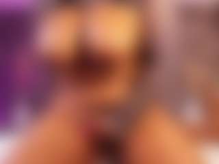 esmeralda-bigbotty's Live Sex Cam Show