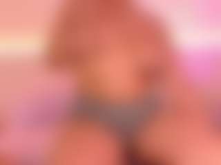 esmeralda-bigbotty's Live Sex Cam Show