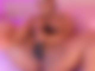 esmeralda-bigbotty's Live Sex Cam Show
