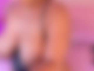 Live cam show with esmeralda-bigbotty - Deepthroat on Camsoda
