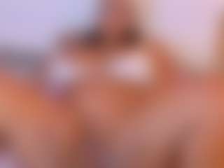 esmeralda-bigbotty's Live Sex Cam Show