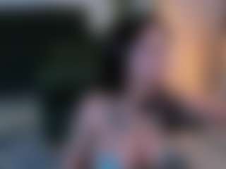 Live cam show with zoe-cruz21 - Living Room on chickslive.net