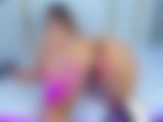 Live cam show with amor-smith - Skinny on CamwithHer