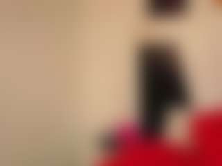 Live cam show with karennlenoy - Bedroom on Streamer API