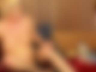 Live cam show with LexyLuvx - Average on StripNow