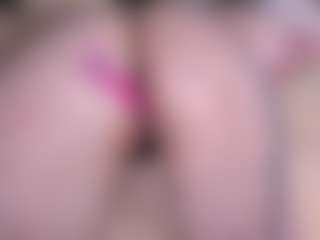 Live cam show with Sweeet-Barbie - Shaved Pussy on livesuperchat.net