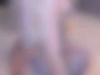 Live cam show with Sweeet-Barbie - Petite Teen (18+) on livesuperchat.net