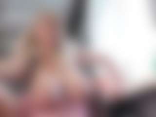 Live cam show with YanaMay - Strip MILF on Fit Hotties