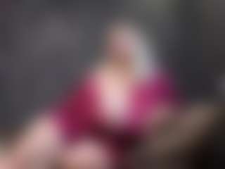Live cam show with YanaMay - Lovense Middle Aged on Camsoda